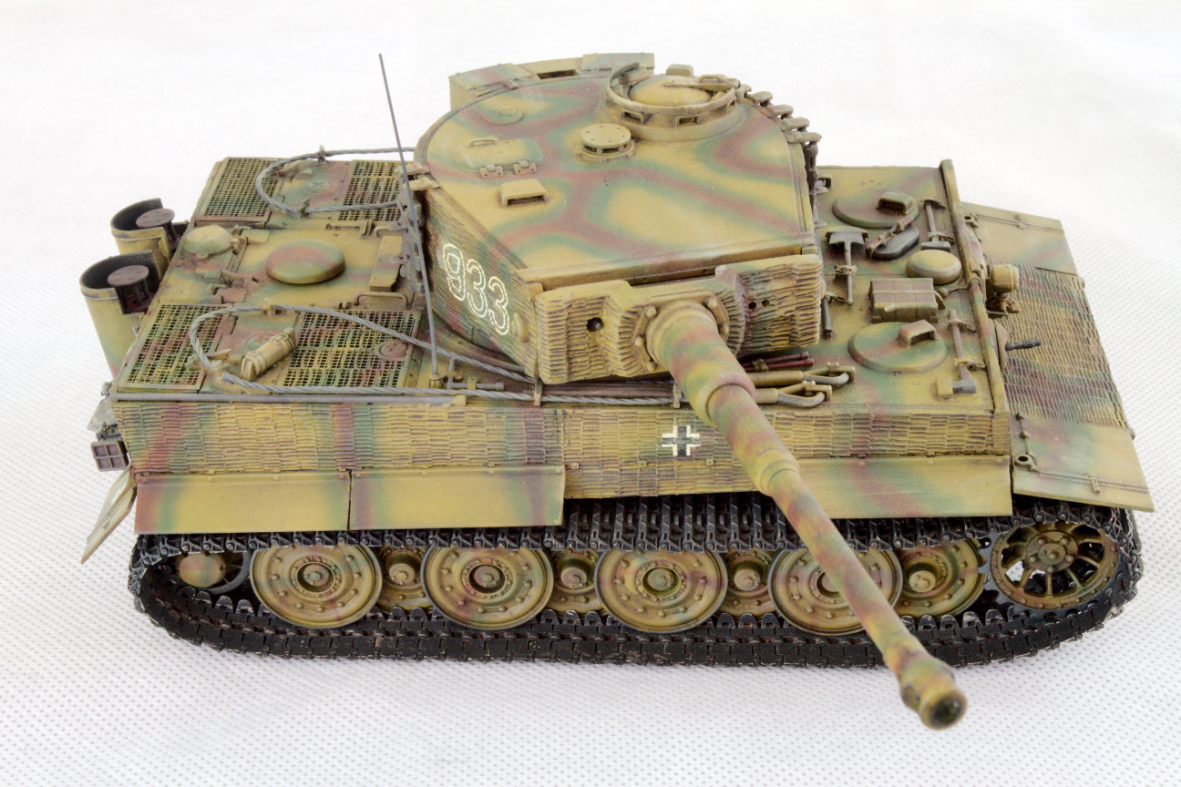Dragon 1/35 Pz.Kpfw.VI Ausf.E Tiger I Late Production w/Zimmerit